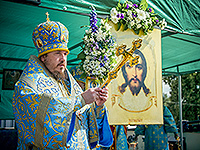 В праздник Успения Пресвятой Богородицы митрополит Орловский и Болховский Антоний в сослужении епископа Ливенского и Малоархангельского Нектария совершил Божественную литургию в Свято-Успенском мужском монастыре г. Орла. 28 августа 2015 г.