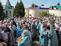В праздник Успения Пресвятой Богородицы митрополит Орловский и Болховский Антоний в сослужении епископа Ливенского и Малоархангельского Нектария совершил Божественную литургию в Свято-Успенском мужском монастыре г. Орла. 28 августа 2015 г.