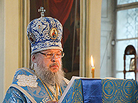 Митрополит Орловский и Болховский Антоний возглавил утреню с чином Погребения Пресвятой Богородицы в Ахтырском кафедральном соборе Орла. 28 августва 2015 г.