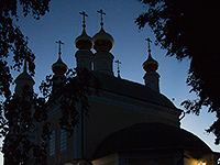 В канун праздника Воздвижения Честного и Животворящего Креста Господня митрополит Орловский и Болховский Антоний совершил всенощное бдение в Ахтырском кафедральном соборе Орла. 26 сентября 2015 г.