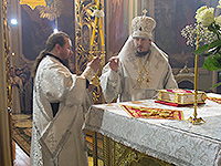 В праздник Рождества Христова епископ Ливенский и Малоархангельский Нектарий возглавил праздничную Божественную литургию в Ахтырском кафедральном соборе Орла. 7 января 2016 г.