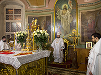 В праздник Рождества Христова епископ Ливенский и Малоархангельский Нектарий возглавил праздничную Божественную литургию в Ахтырском кафедральном соборе Орла. 7 января 2016 г.