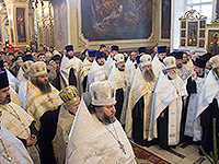 Вечером в праздник Рождества Христова митрополит Орловский и Болховский Антоний совершил великую вечерню в Ахтырском кафедральном соборе Орла. 7 января 2016 г.