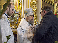 Вечером в праздник Рождества Христова митрополит Орловский и Болховский Антоний совершил великую вечерню в Ахтырском кафедральном соборе Орла. 7 января 2016 г.