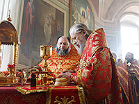 В Неделю 1-ю Великого поста, Торжества Православия, митрополит Орловский и Болховский Антоний совершил литургию и чин Торжества Православия в Ахтырском кафедральном соборе Орла. 20 марта 2016 г.