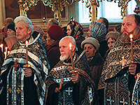 В Неделю 2-ю Великого поста митрополит Орловский и Болховский Антоний совершил вечернее богослужение с чином Пассии в Ахтырском кафедральном соборе г. Орла. 27 марта 2016 г.