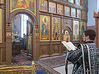 В четверг 5-й седмицы Великого поста митрополит Орловский и Болховский Антоний возглавил Божественную Литургию Преждеосвященых Даров в Казанском храме Свято-Успенского мужского монастыря Орла. По окончании богослужения паства поздравила Владыку с 45-летием служения в священном сане. 14 апреля 2016 г.