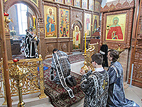 В четверг 5-й седмицы Великого поста митрополит Орловский и Болховский Антоний возглавил Божественную Литургию Преждеосвященых Даров в Казанском храме Свято-Успенского мужского монастыря Орла. По окончании богослужения паства поздравила Владыку с 45-летием служения в священном сане. 14 апреля 2016 г.
