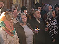 В Неделю 4-ю Великого поста митрополит Орловский и Болховский Антоний совершил вечернее богослужение с чином Пассии в Свято-Успенском мужском монастыре г. Орла. 10 апреля 2016 г.