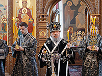 В Неделю 4-ю Великого поста митрополит Орловский и Болховский Антоний совершил вечернее богослужение с чином Пассии в Свято-Успенском мужском монастыре г. Орла. 10 апреля 2016 г.