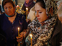 Митрополит Орловский и Болховский Антоний совершил богослужения Великого Четверга в Ахтырском кафедральном соборе Орла: Божественную литургию Святителя Василия Великого и Утреню Великой Пятницы с чтением Двенадцати Евангелий. 28 апреля 2016 г.