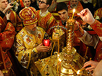 В ночь с 30 апреля на 1 мая 2016 года в Ахтырском кафедральном соборе Орла митрополит Орловский и Болховский Антоний совершил Пасхальные богослужения — полунощницу, крестный ход, Пасхальную заутреню и Божественную литургию свт. Иоанна Златоуста