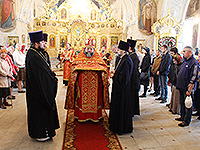 В Неделю святых жен-мироносиц митрополит Орловский и Болховский Антоний возглавил Божественную литургию в Богоявленском соборе города Орла. По окончании богослужения прихожане и гости храма стали участниками Праздника православной семьи «Взгляни на мир глазами любви». 15 мая 2016 г.