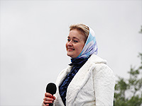 В Неделю святых жен-мироносиц митрополит Орловский и Болховский Антоний возглавил Божественную литургию в Богоявленском соборе города Орла. По окончании богослужения прихожане и гости храма стали участниками Праздника православной семьи «Взгляни на мир глазами любви». 15 мая 2016 г.