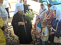 В Неделю всех святых митрополит Орловский и Болховский Антоний совершил литургию в Свято-Троицком храме Мценска. 26 июня 2016 г.