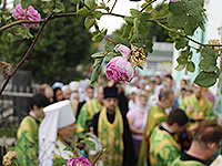 В канун праздника Пятидесятницы митрополит Орловский и Болховский Антоний совершил всенощное бдение в Свято-Троицком храме Орла. 18 июня 2016 г.