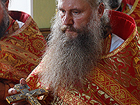 В 9-ю пятницу по Пасхе митрополит Орловский и Болховский Антоний совершил Пасхальным чином Божественную литургию в Свято-Никольском храме поселка Кромы. 1 июля 2016 г.