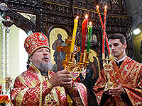 В 9-ю пятницу по Пасхе митрополит Орловский и Болховский Антоний совершил Пасхальным чином Божественную литургию в Свято-Никольском храме поселка Кромы. 1 июля 2016 г.