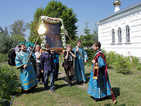 В праздник Балыкинской иконы Божией Матери епископ Ливенский и Малоархангельский Нектарий возглавил Божественную литургию и крестный ход в Свято-Введенском женском монастыре Орла. 13 июля 2016 г.
