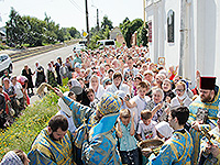 В праздник Балыкинской иконы Божией Матери епископ Ливенский и Малоархангельский Нектарий возглавил Божественную литургию и крестный ход в Свято-Введенском женском монастыре Орла. 13 июля 2016 г.