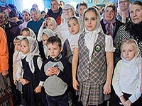 В праздник иконы Божией Матери «Всех скорбящих Радость» митрополит Орловский и Болховский Антоний совершил литургию во Всехскорбященском храме п. Знаменка Орловского района. 6 ноября 2016 г.