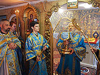 В праздник иконы Божией Матери «Всех скорбящих Радость» митрополит Орловский и Болховский Антоний совершил литургию во Всехскорбященском храме п. Знаменка Орловского района. 6 ноября 2016 г.