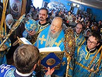 В праздник иконы Божией Матери «Всех скорбящих Радость» митрополит Орловский и Болховский Антоний совершил литургию во Всехскорбященском храме п. Знаменка Орловского района. 6 ноября 2016 г.