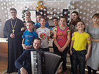 Волонтеры православных движений Орла поздравили детей из Глазуновского детского дома-интерната с Рождеством и Крещением Господним. 22 января 2017 г.