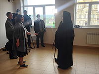По благословению митрополита Орловского и Болховского Антония схиархимандрит Илий (Ноздрин) совершил чин малого освящения храма в честь Сретения Господня в поселке Вятский Посад Орловского района. Божественную литургию в новоосвященном храме возглавил епископ Ливенский и Малоархангельский Нектарий. 9 июня 2017 г.