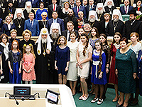 Мценская школьница Яна Колесникова получила награду в Совете Федерации за победу в конкурсе в рамках Рождественских чтений  «Красота Божьего мира». 25 января 2018 г.