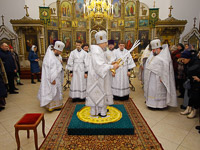 В Неделю 33-ю по Пятидесятнице, по Богоявлении, митрополит Орловский и Болховский Антоний совершил Божественную литургию в Троицком храме пос. Шахово Кромского района. 21 января 2018 г.