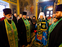 В канун праздника Входа Господня в Иерусалим (Недели ваий), митрополит Орловский и Болховский Антоний совершил всенощное бдение в Свято-Троицком храме Орла. 31 марта 2018 г.