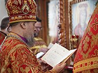 В день Радоницы митрополит Орловский и Болховский Антоний совершил литургию и пасхальное поминовение усопших в Воскресенском храме Орла. 17 апреля 2018 г.
