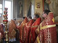 В день Радоницы митрополит Орловский и Болховский Антоний совершил литургию и пасхальное поминовение усопших в Воскресенском храме Орла. 17 апреля 2018 г.