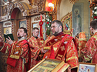 В день Радоницы митрополит Орловский и Болховский Антоний совершил литургию и пасхальное поминовение усопших в Воскресенском храме Орла. 17 апреля 2018 г.