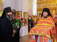 В Неделю 2-ю по Пасхе, о Фоме, епископ Ливенский и Малоархангельский Нектарий в сослужении епископа Мценского Алексия совершил Божественную литургию в Воскресенском храме мужского монастыря святого Кукши Мценского района. 15 апреля 2018 г.