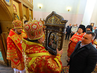 В Неделю 2-ю по Пасхе, о Фоме, епископ Ливенский и Малоархангельский Нектарий в сослужении епископа Мценского Алексия совершил Божественную литургию в Воскресенском храме мужского монастыря святого Кукши Мценского района. 15 апреля 2018 г.