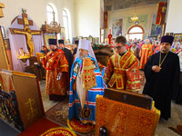 В день Радоницы митрополит Орловский и Болховский Антоний совершил литургию и пасхальное поминовение усопших в Воскресенском храме Орла. 17 апреля 2018 г.