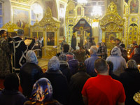 Митрополит Орловский и Болховский Антоний возглавил утреню с чтением двенадцати Евангелий Страстей Христовых в Ахтырском кафедральном соборе Орла. 5 апреля 2018 г.