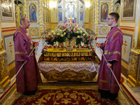 Митрополит Орловский и Болховский Антоний совершил богослужения Великой Пятницы и Великой Субботы в Ахтырском кафедральном соборе Орла. 6-7 апреля 2018 г.