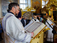 Митрополит Орловский и Болховский Антоний совершил богослужения Великой Пятницы и Великой Субботы в Ахтырском кафедральном соборе Орла. 6-7 апреля 2018 г.