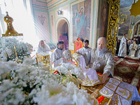 Митрополит Орловский и Болховский Антоний совершил богослужения Великой Пятницы и Великой Субботы в Ахтырском кафедральном соборе Орла. 6-7 апреля 2018 г.