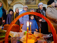 Митрополит Орловский и Болховский Антоний совершил богослужения Великой Пятницы и Великой Субботы в Ахтырском кафедральном соборе Орла. 6-7 апреля 2018 г.