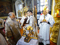 Митрополит Орловский и Болховский Антоний совершил богослужения Великой Пятницы и Великой Субботы в Ахтырском кафедральном соборе Орла. 6-7 апреля 2018 г.