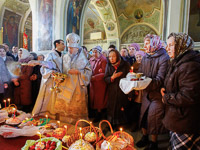 Митрополит Орловский и Болховский Антоний совершил богослужения Великой Пятницы и Великой Субботы в Ахтырском кафедральном соборе Орла. 6-7 апреля 2018 г.