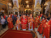 В ночь с 7 на 8 апреля 2018 года в Ахтырском кафедральном соборе Орла митрополит Орловский и Болховский Антоний совершил Пасхальные богослужения — полунощницу, крестный ход, Пасхальную заутреню и Божественную литургию свт. Иоанна Златоуста