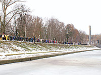 Первый из областных крестных ходов обошел центр Орла. 27 декабря 2009 г.