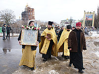 Первый из областных крестных ходов обошел центр Орла. 27 декабря 2009 г.