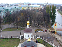 На колокольню Богоявленского собора подняты колокола; 27 октября 2009 г.