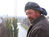 На колокольню Богоявленского собора подняты колокола; 27 октября 2009 г.